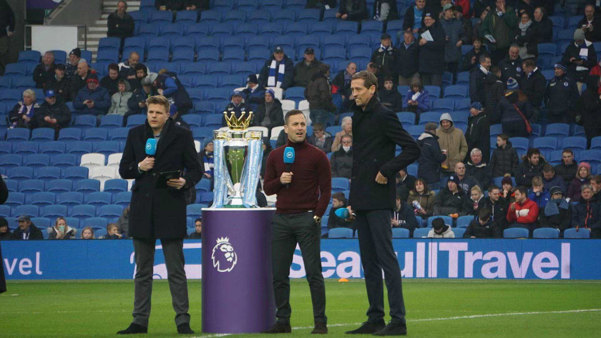 仅吸引了球 仅吸引了球